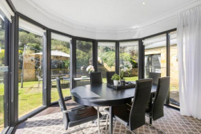 Sandstone Estate, Red Hill